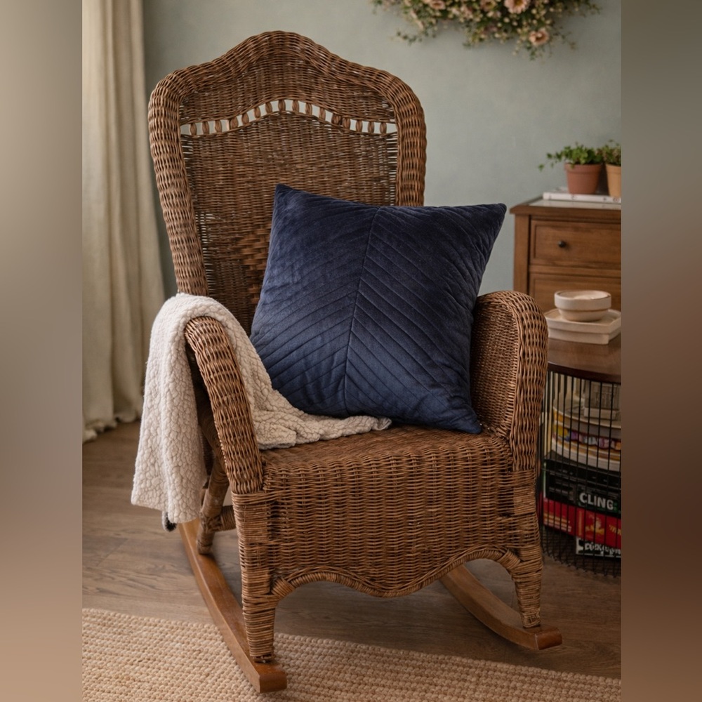 2 Quilted Pillows in Navy